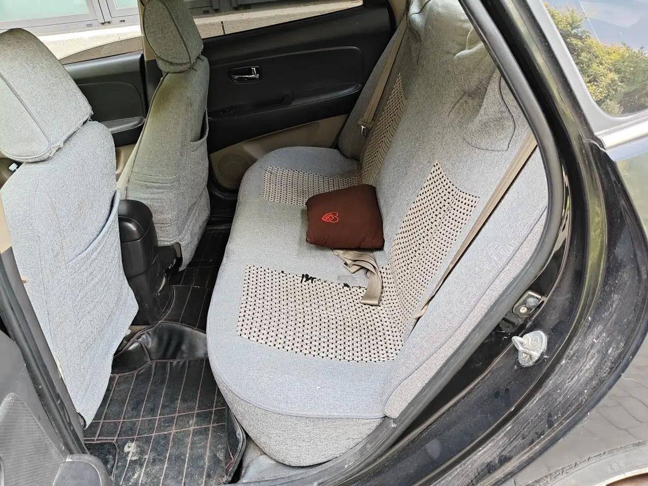 Hyundai Celesta 2011 1.6L Manual Luxury Model — миниатюра 17