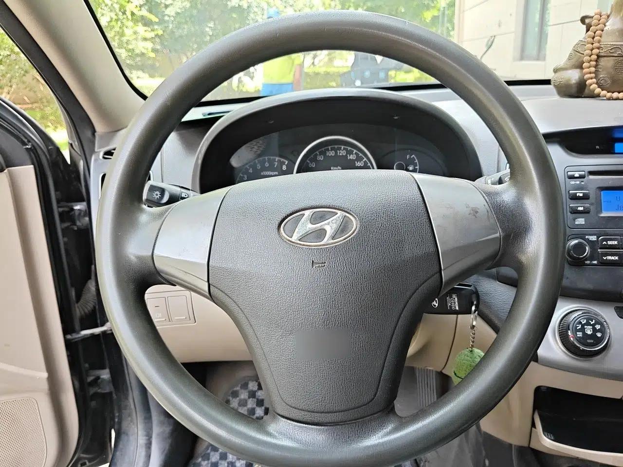 Hyundai Celesta 2011 1.6L Manual Luxury Model — миниатюра 10