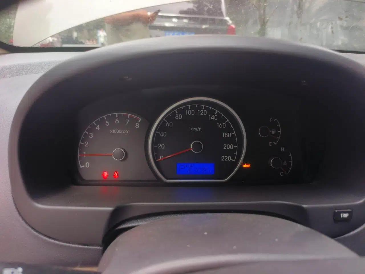 Hyundai Celesta 2011 1.6L Automatic Comfort Edition — миниатюра 11