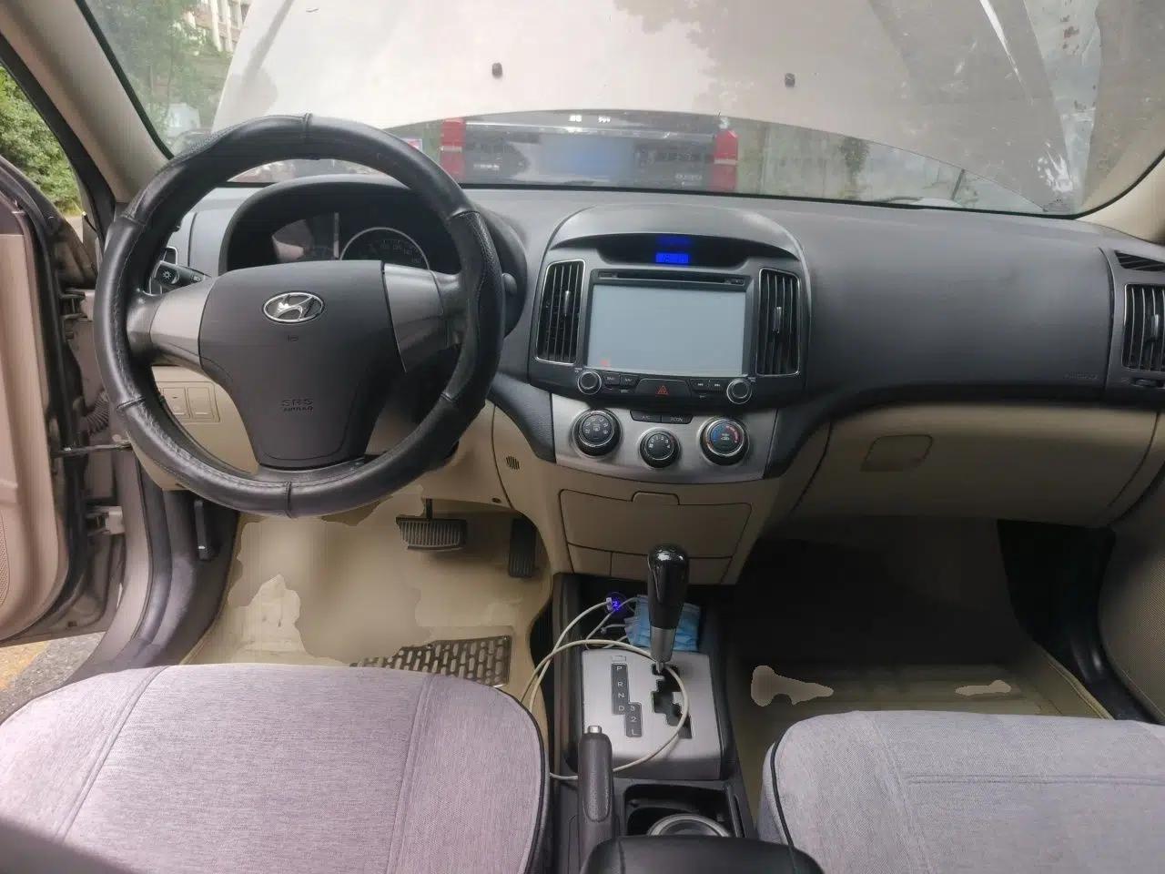 Hyundai Celesta 2011 1.6L Automatic Comfort Edition — миниатюра 9