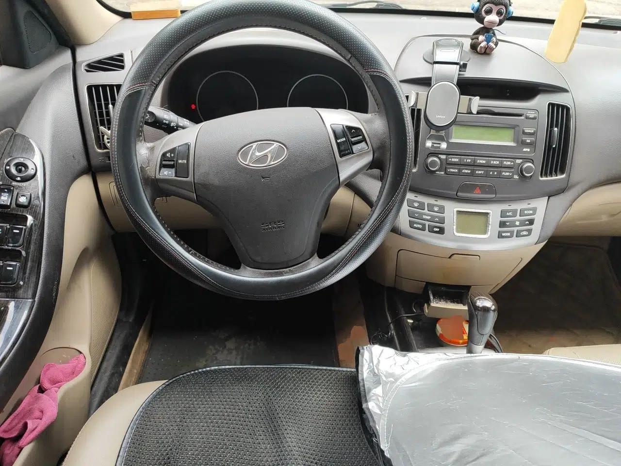 Hyundai Celesta 2011 1.6L Automatic Luxury Version — миниатюра 10