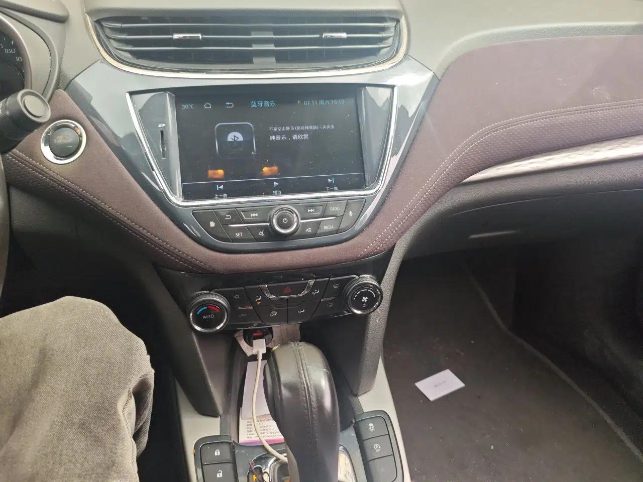 Chevrolet Malibu 2017 1.5T Automatic Luxury Edition — миниатюра 13