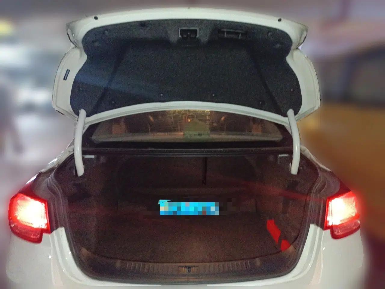Chevrolet Malibu 2014 2.0L Automatic Comfort Edition — миниатюра 19