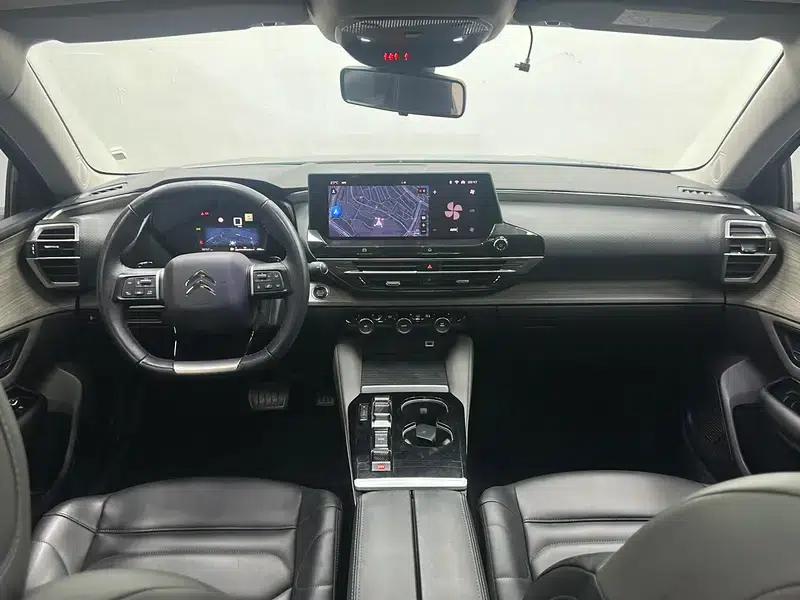 The 2021 Versailles C5 X 1.6T: An Extraordinary Force — миниатюра 14