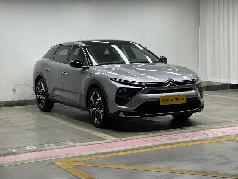 The 2021 Versailles C5 X 1.6T: An Extraordinary Force — миниатюра 3