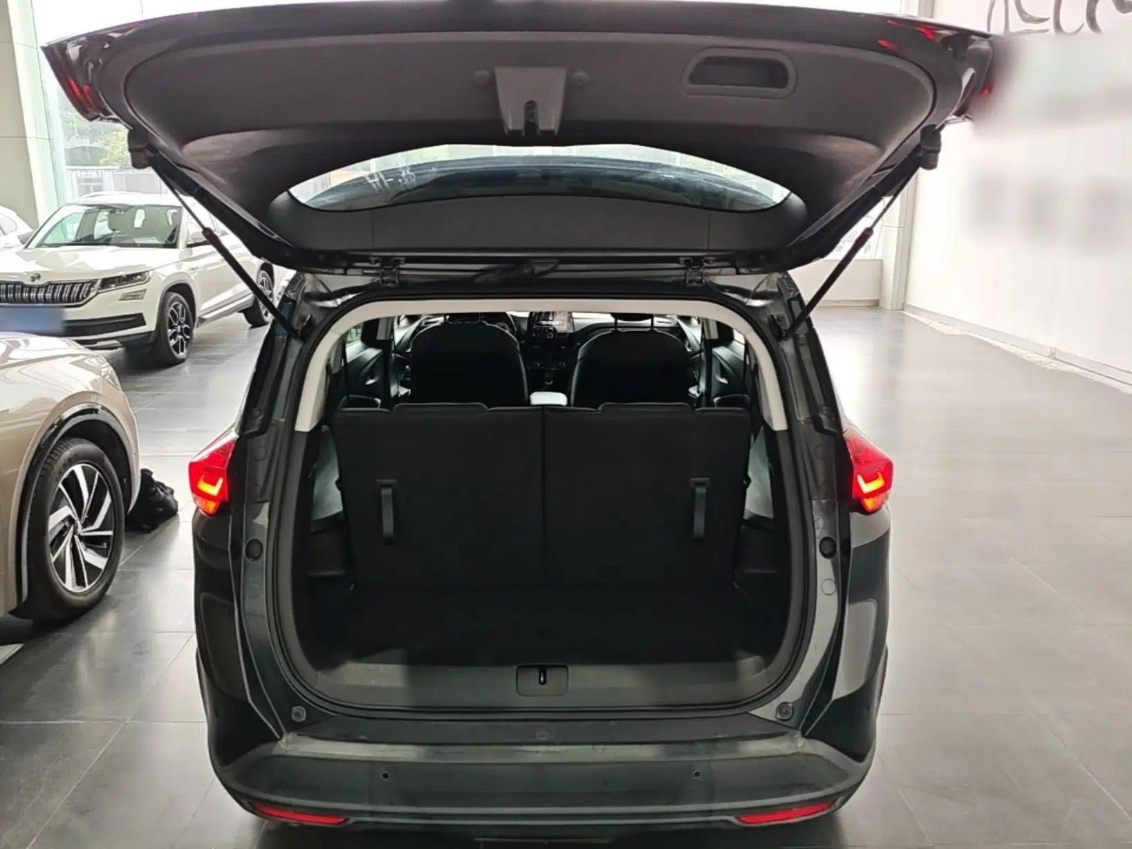 Chevrolet Orlando 2019 Redline 530T Automatic Enjoyment Version (5+2 Seating) China VI — миниатюра 22