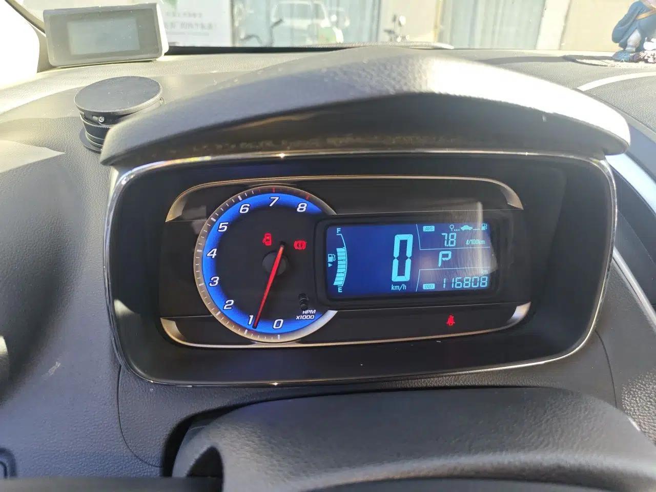 Chevrolet Trax 2016 1.4T Automatic Two-Wheel Drive Comfort Version with Sunroof — миниатюра 11