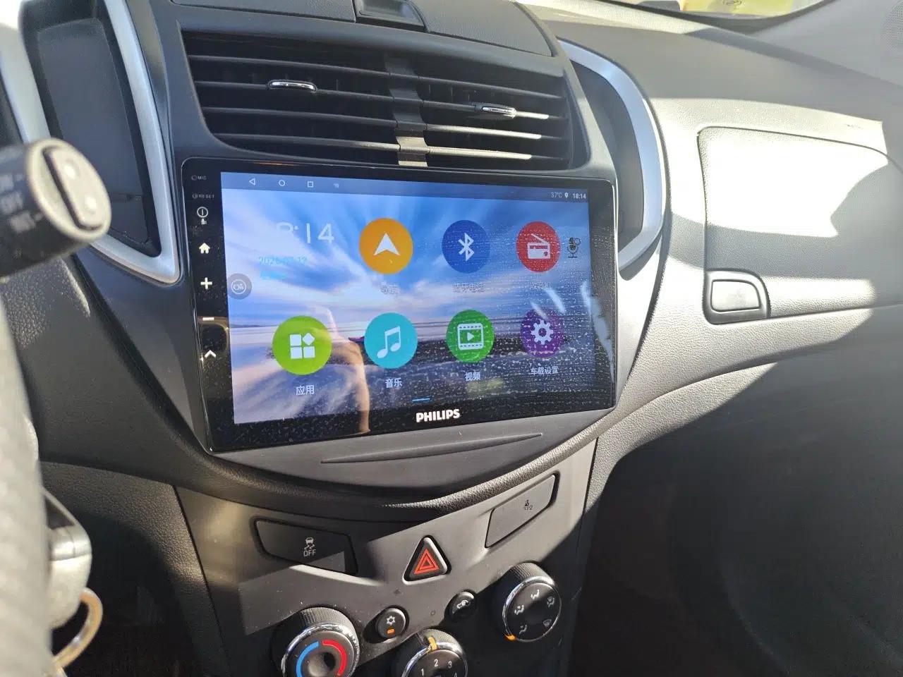 Chevrolet Trax 2016 1.4T Automatic Two-Wheel Drive Comfort Version with Sunroof — миниатюра 13
