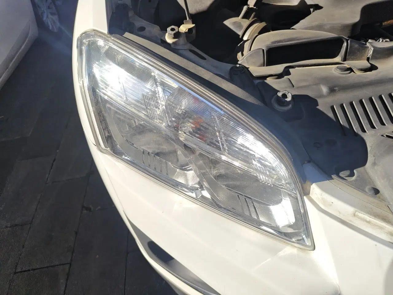 Chevrolet Trax 2016 1.4T Automatic Two-Wheel Drive Comfort Version with Sunroof — миниатюра 7
