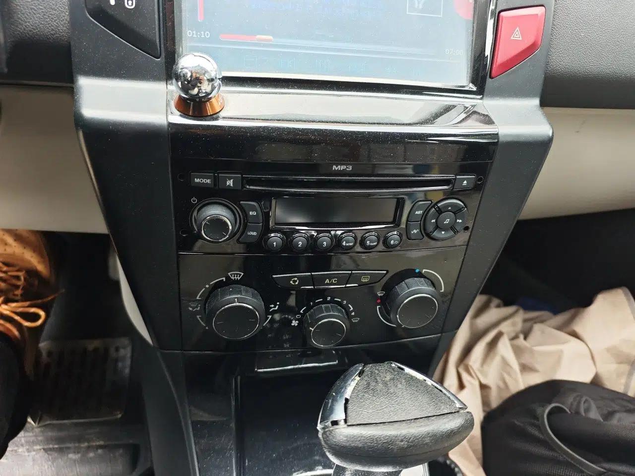 Citroen C-Quatre 2013 Sedan 1.6L Automatic Prestige Model — миниатюра 13