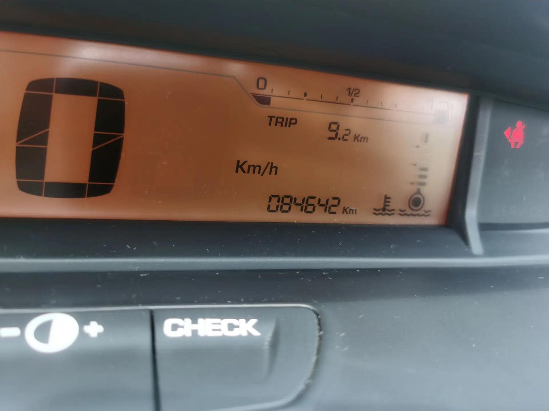 Citroen C-Quatre 2012 Sedan 1.6L Manual Prestige Model — миниатюра 12