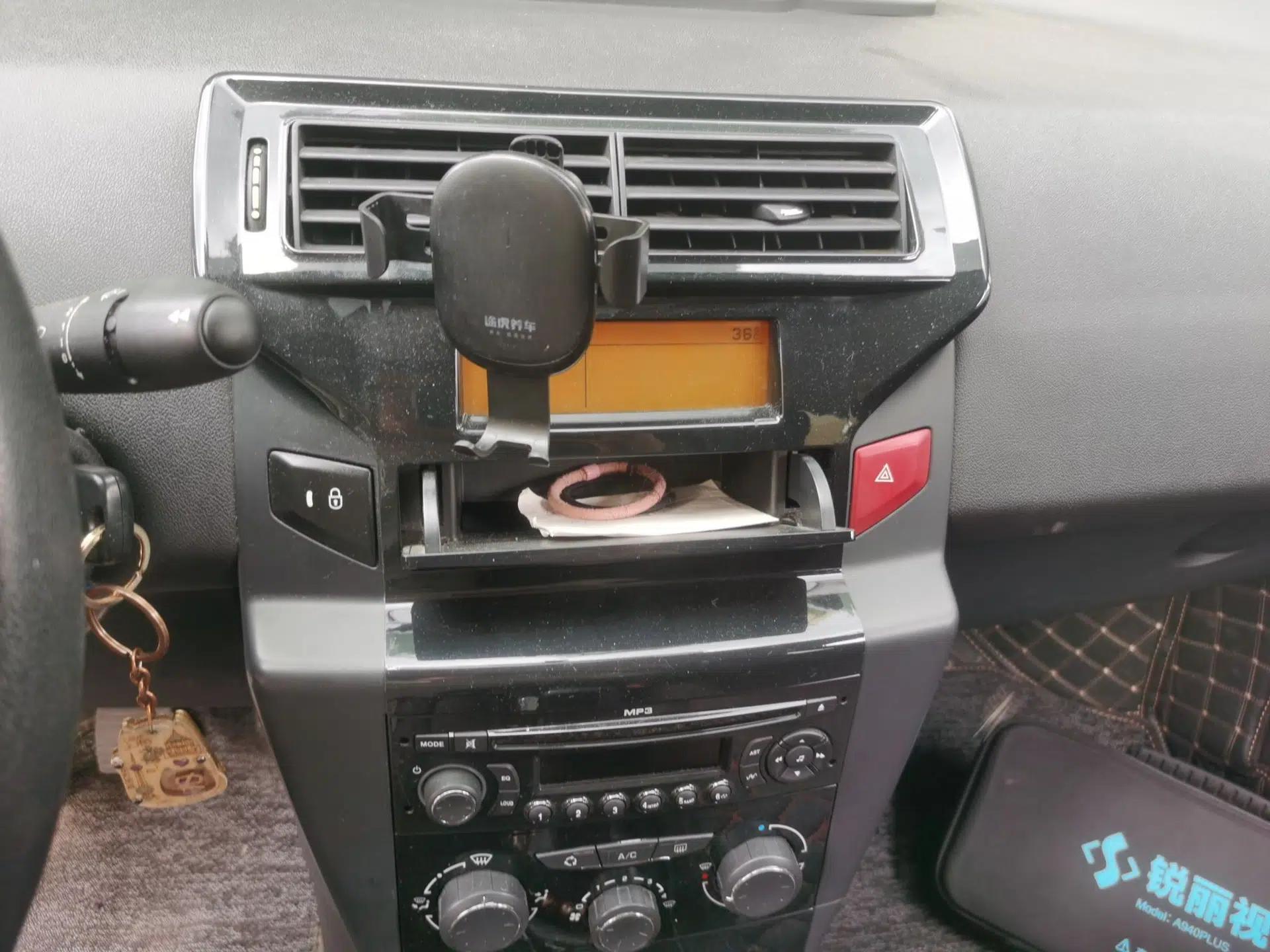Citroen C-Quatre 2012 Sedan 1.6L Manual Prestige Model — миниатюра 13