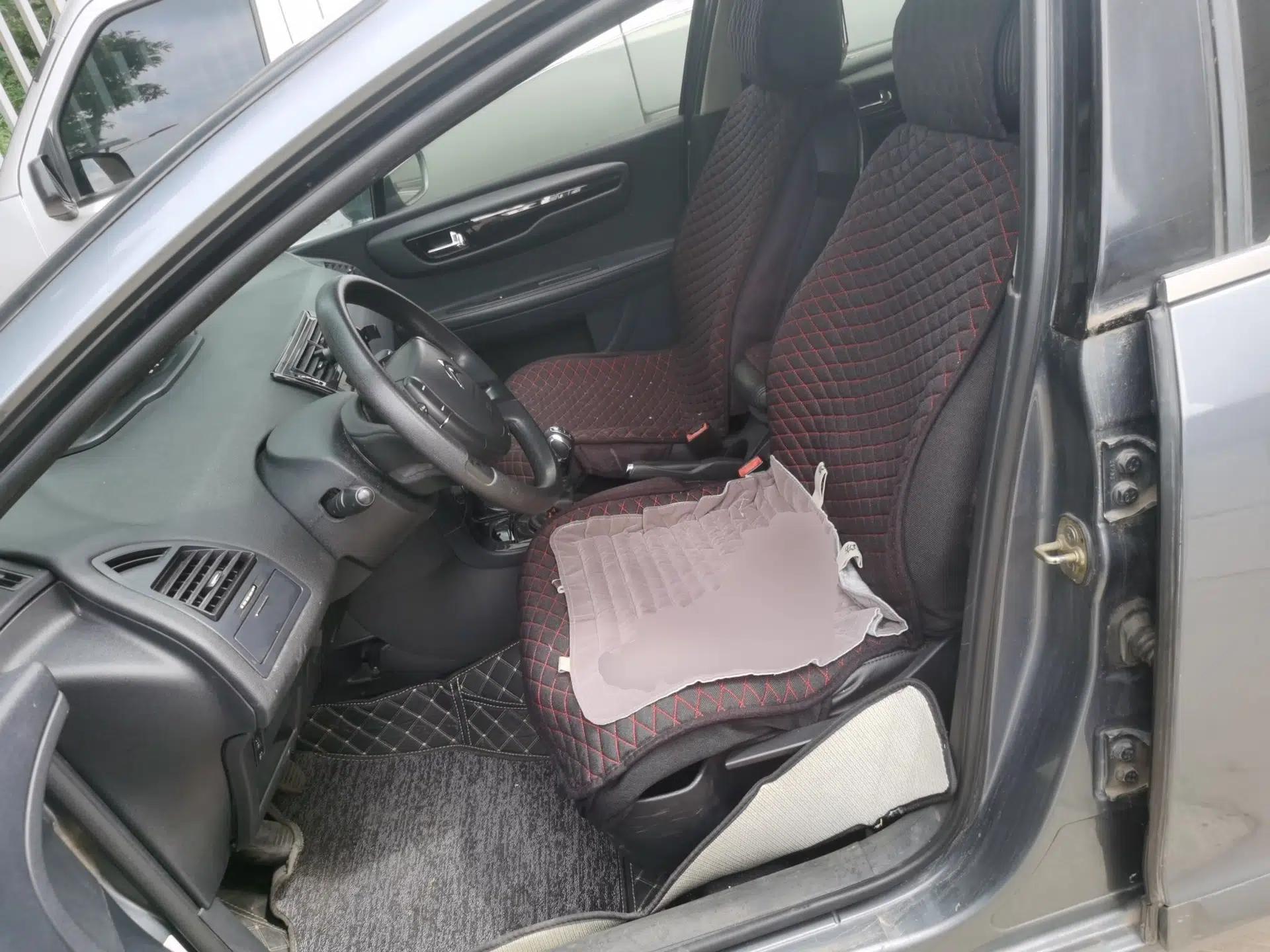 Citroen C-Quatre 2012 Sedan 1.6L Manual Prestige Model — миниатюра 15