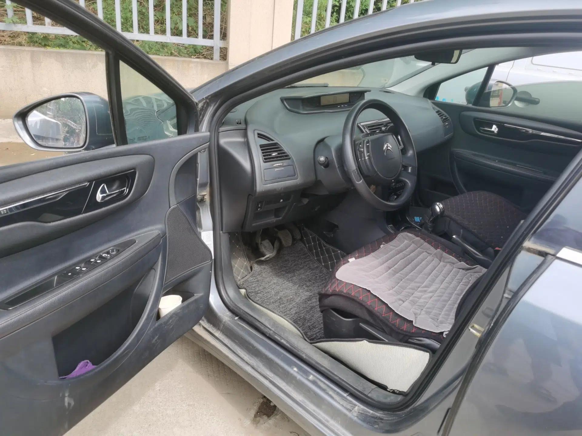Citroen C-Quatre 2012 Sedan 1.6L Manual Prestige Model — миниатюра 16
