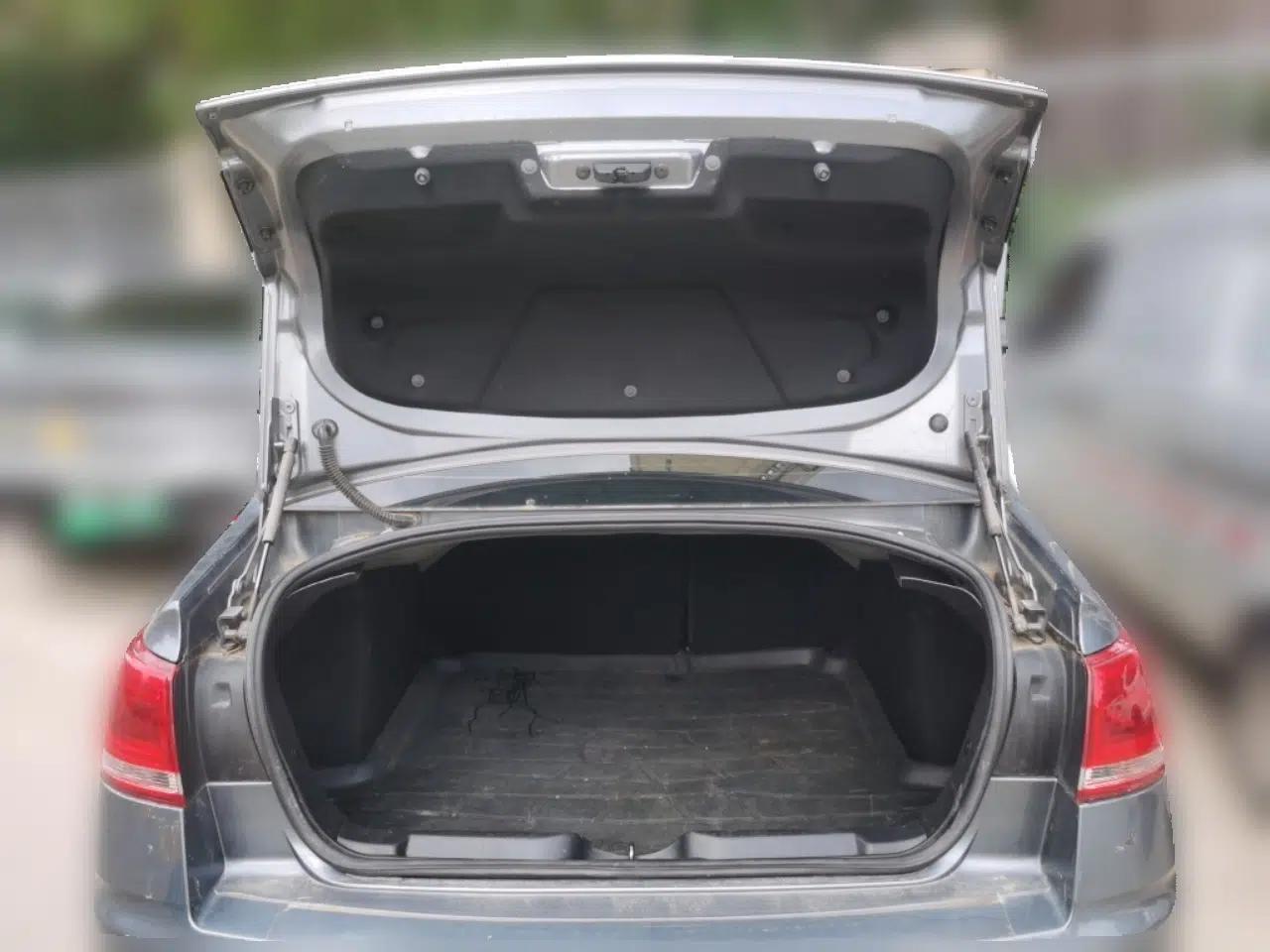 Citroen C-Quatre 2012 Sedan 1.6L Manual Prestige Model — миниатюра 19