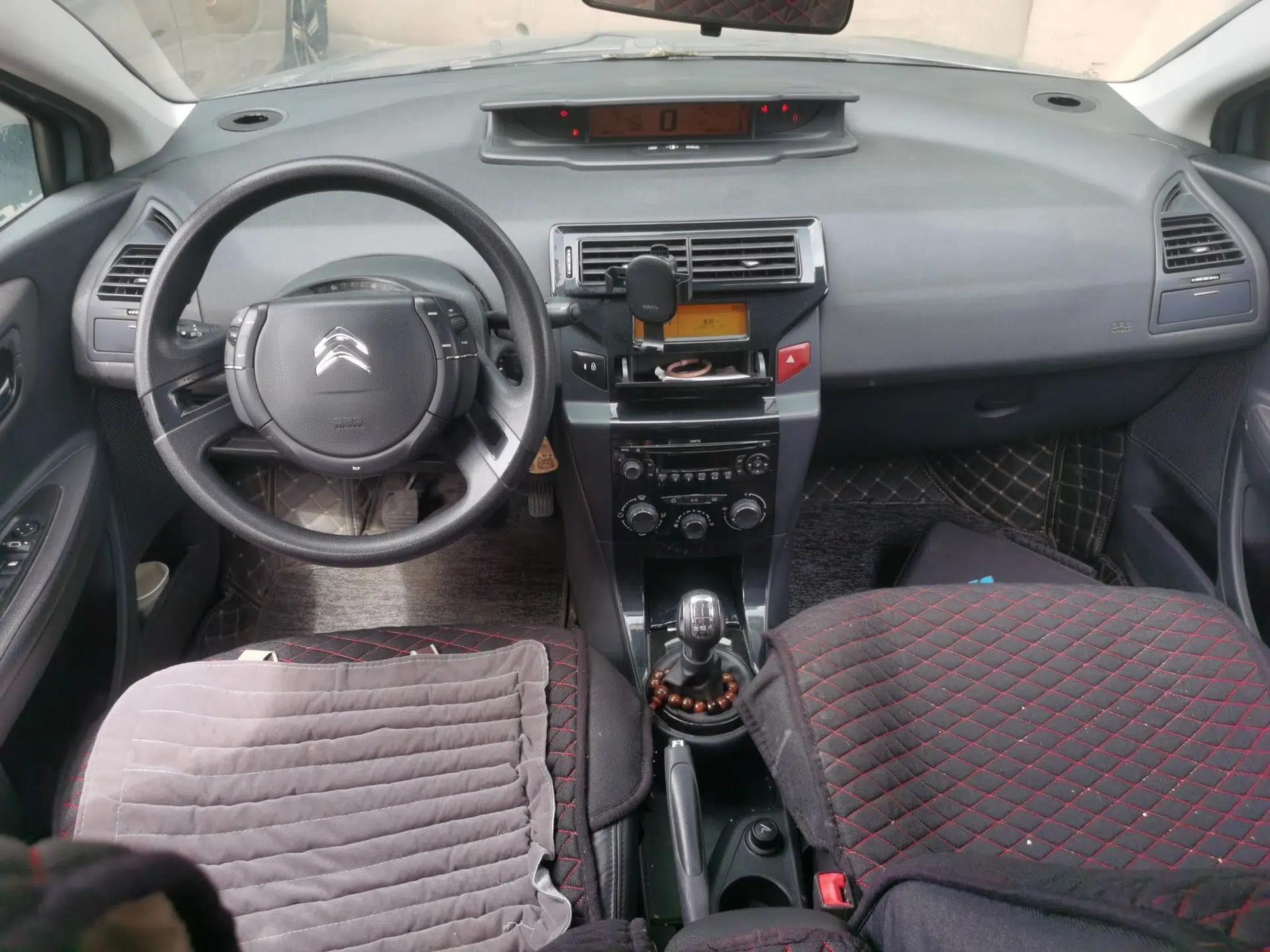 Citroen C-Quatre 2012 Sedan 1.6L Manual Prestige Model — миниатюра 9