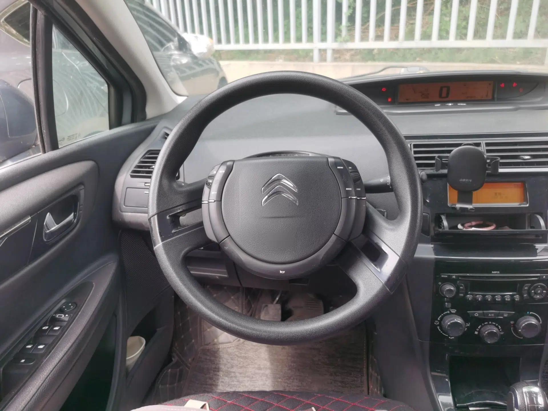 Citroen C-Quatre 2012 Sedan 1.6L Manual Prestige Model — миниатюра 10