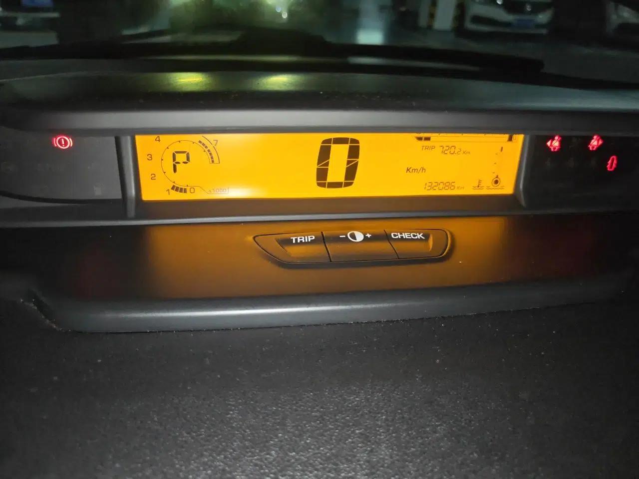 Citroen C-Quatre 2013 Sedan 1.6L Automatic Prestige Model — миниатюра 12