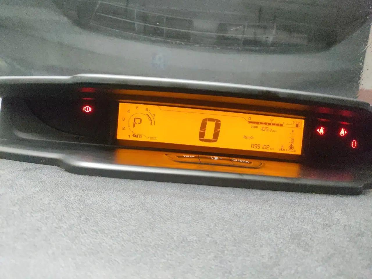 Citroen C-Quatre 2012 Sedan 1.6L Automatic Enjoyment Model — миниатюра 11