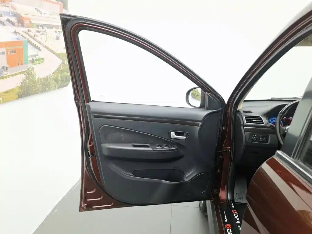 Fengguang 370 2016 Model 1.5L Manual Deluxe SFG15-02 7-Seater — миниатюра 8