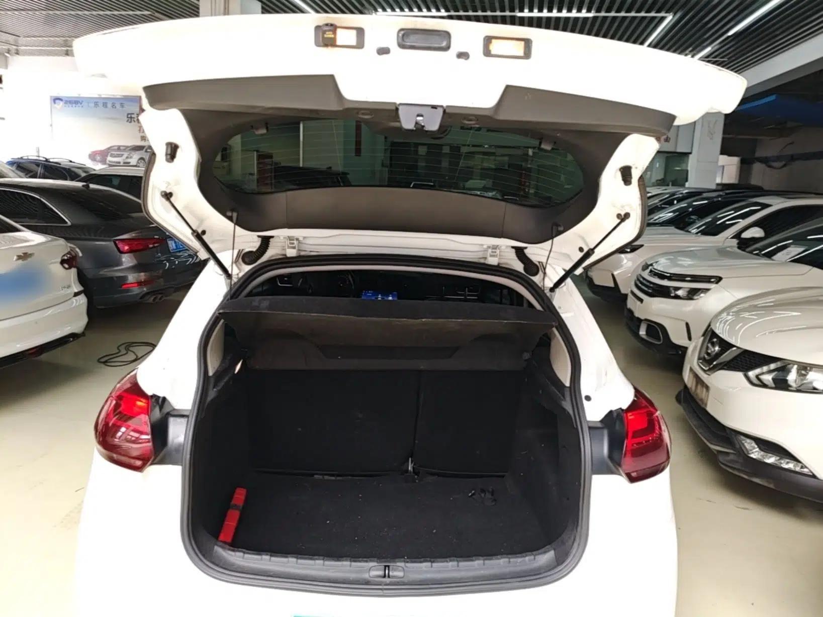 Citroen C3-XR 2015 1.6THP Automatic Pioneer Model — миниатюра 27