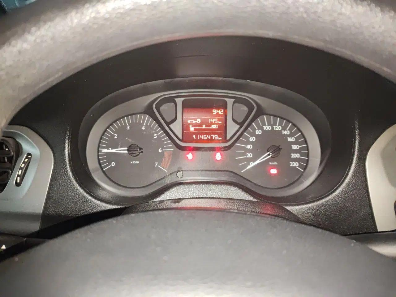 Citroen Elysee 2016 1.6L Manual Fashion Edition — миниатюра 11