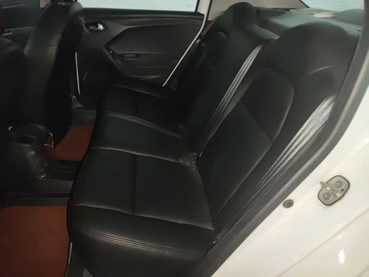 Citroen Elysee 2016 1.6L Manual Fashion Edition — миниатюра 17