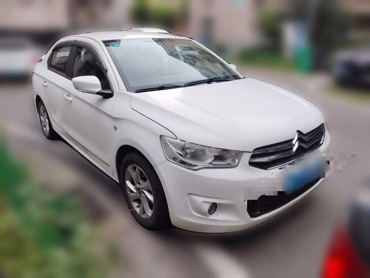 Citroen Elysee 2015 Zhishang Edition 1.6L Manual Fashion Model — миниатюра 3