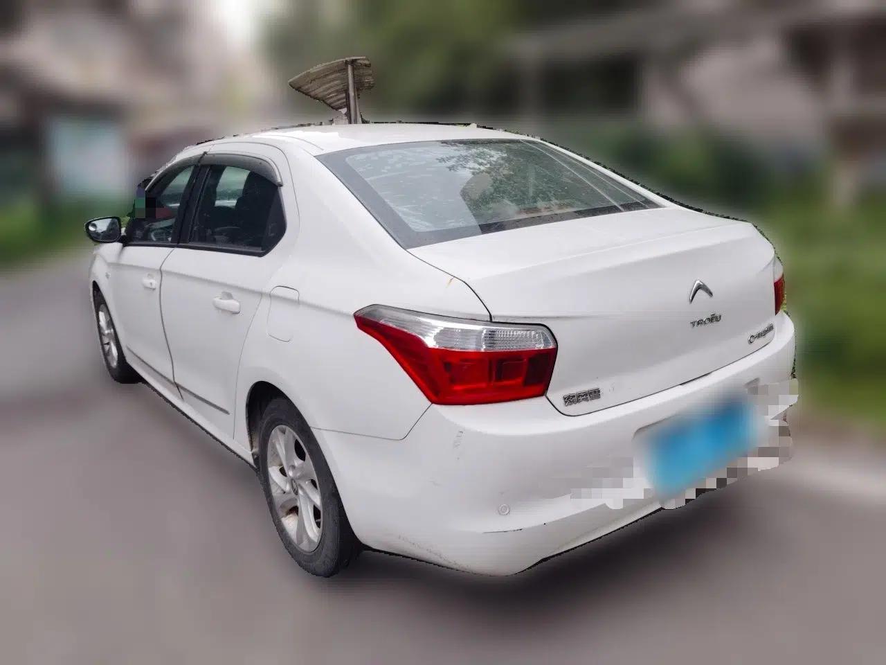 Citroen Elysee 2015 Zhishang Edition 1.6L Manual Fashion Model — миниатюра 4