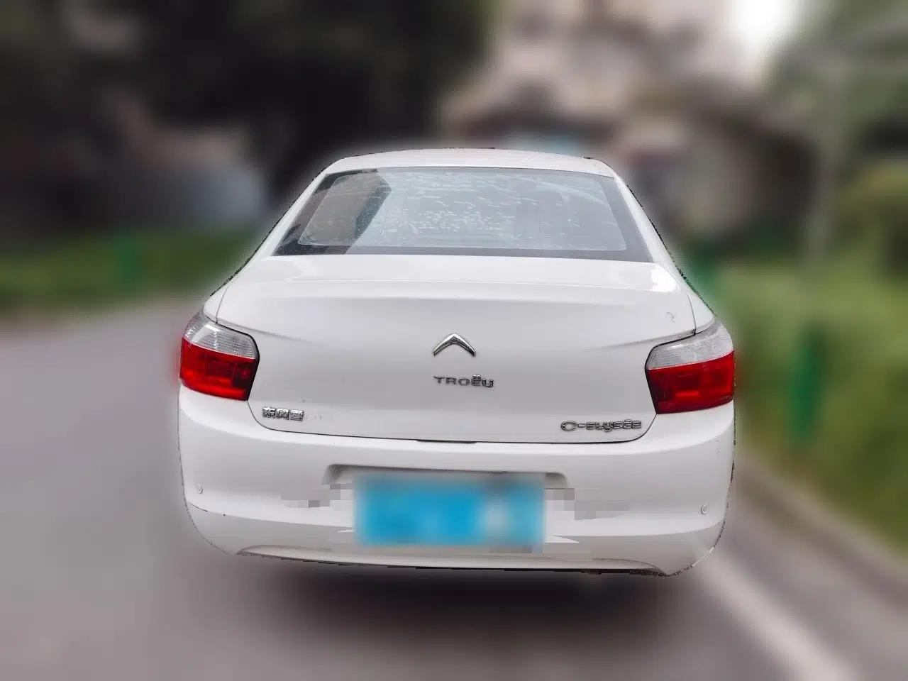 Citroen Elysee 2015 Zhishang Edition 1.6L Manual Fashion Model — миниатюра 5