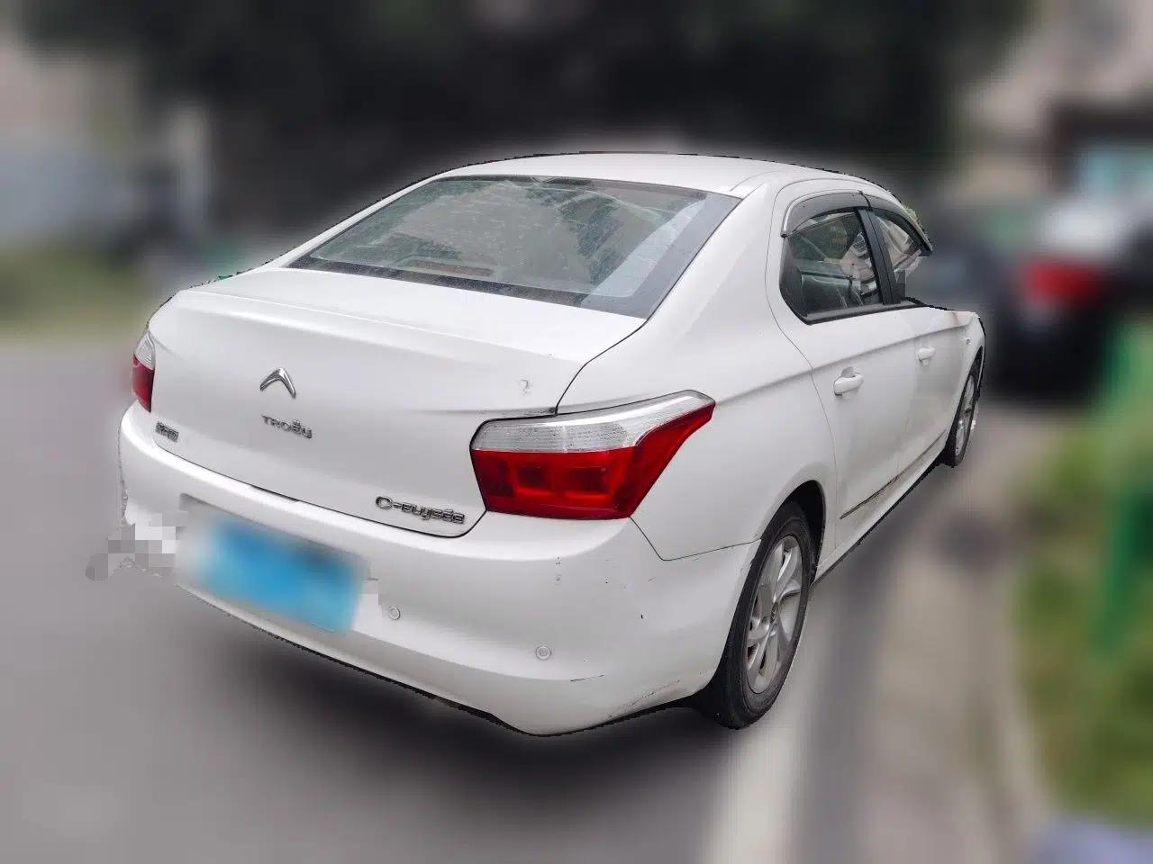 Citroen Elysee 2015 Zhishang Edition 1.6L Manual Fashion Model — миниатюра 6