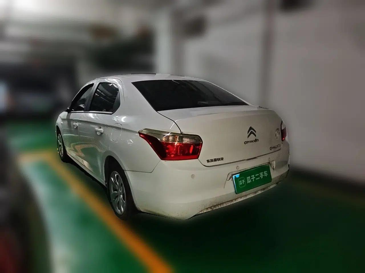 Citroen Elysee 2015 Zhishang Edition 1.6L Manual Fashion Model — миниатюра 4