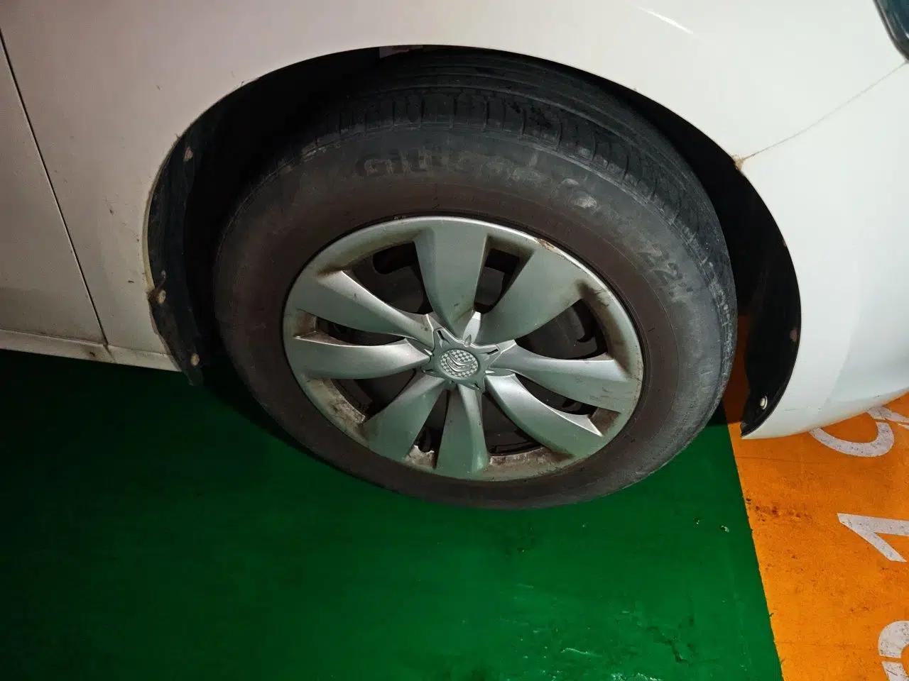 Citroen Elysee 2015 Zhishang Edition 1.6L Manual Fashion Model — миниатюра 8