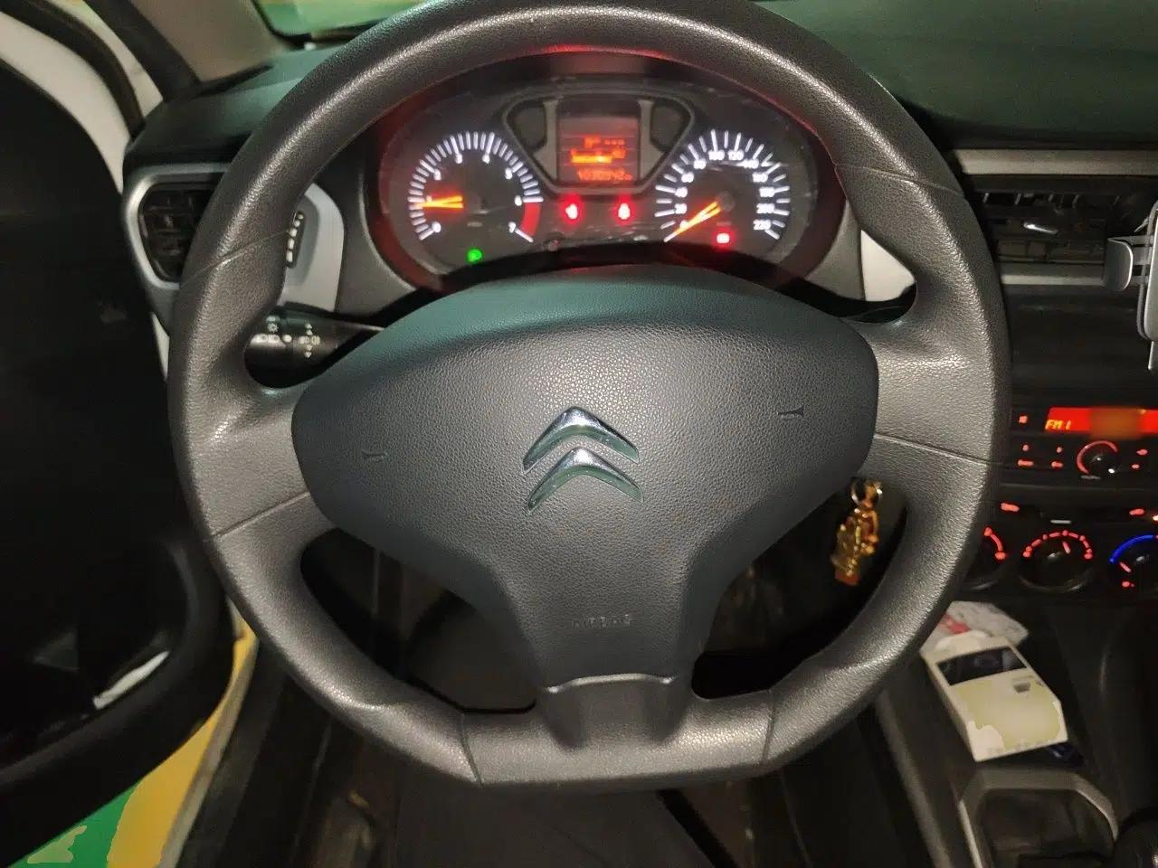 Citroen Elysee 2015 Zhishang Edition 1.6L Manual Fashion Model — миниатюра 10