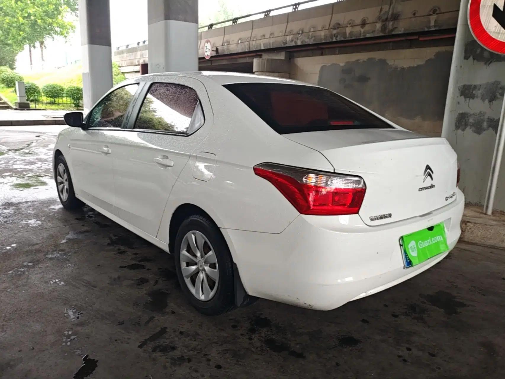 Citroen Elysee 2015 Zhishang Edition 1.6L Manual Fashion Model — миниатюра 4