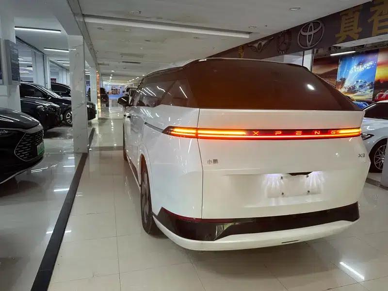 XPeng X9 2024 Model: 702kWh Ultra-Long Range (Max) — миниатюра 3