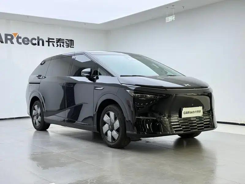 XPeng X9 2024 Model: 702kWh Ultra-Long Range (Max) — миниатюра 3