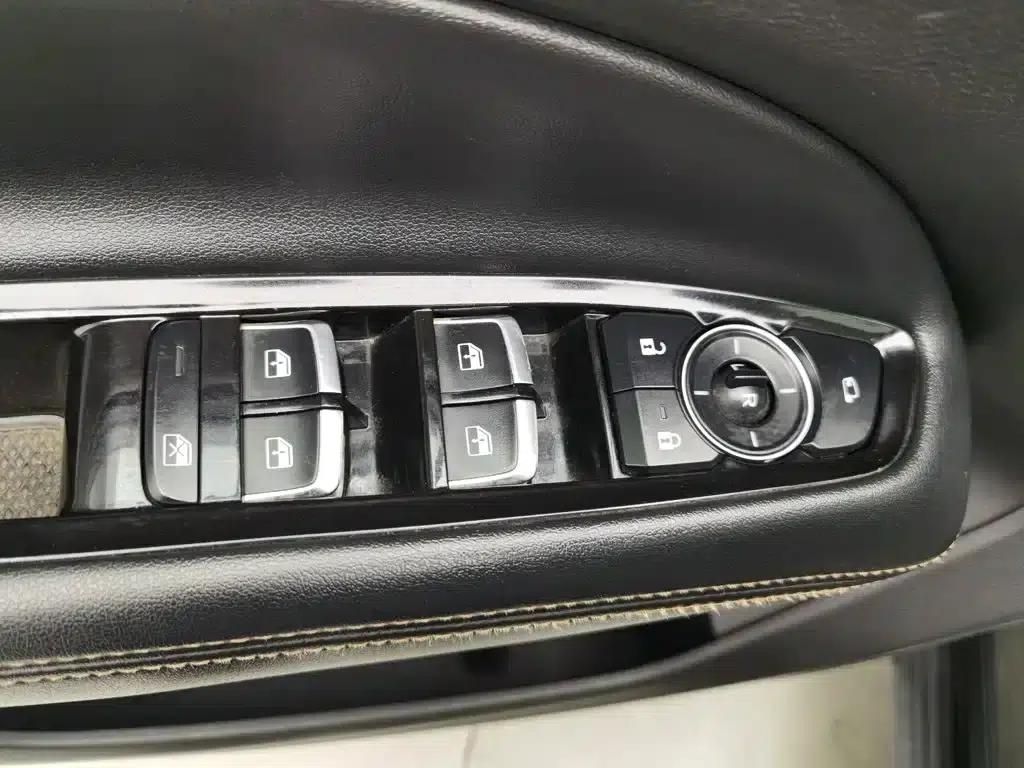Lingyu 2021 EcoBoost 225 Premium PLUS 6-seater — миниатюра 9