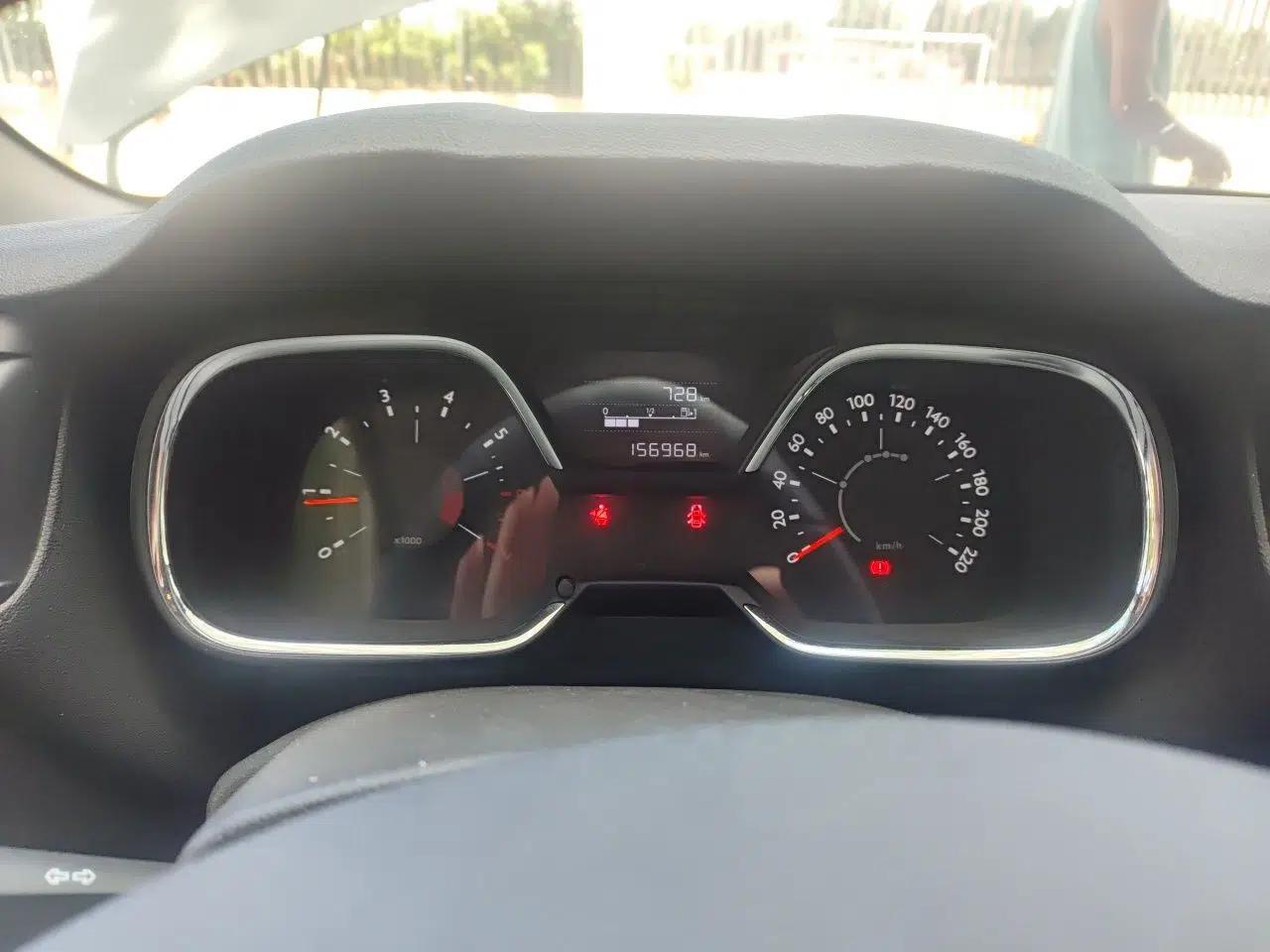 Citroen C4 Sega 2016 1.6L Manual Comfort Model — миниатюра 11