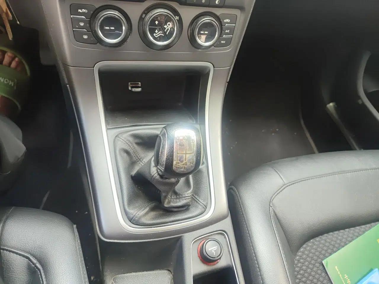 Citroen C4 Sega 2016 1.6L Manual Comfort Model — миниатюра 14