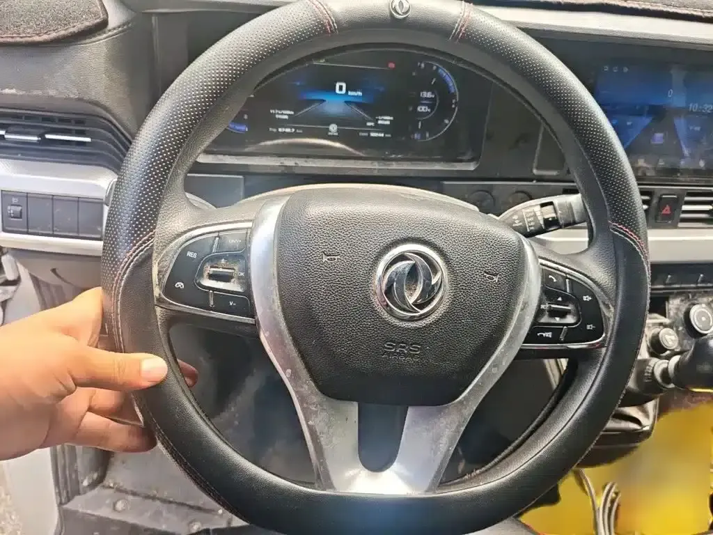Yufeng 2023 V9+ 2.0T Manual Front-Wheel Drive Multi-function Medium Wheelbase High Roof 7/8/9 Seats — миниатюра 3