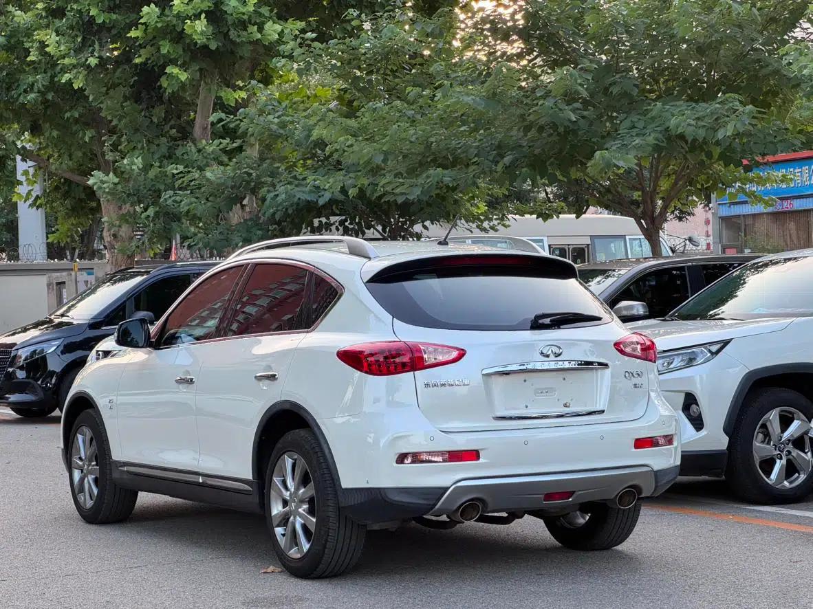 Infiniti QX50 2015 2.5L Enjoy Edition — миниатюра 3