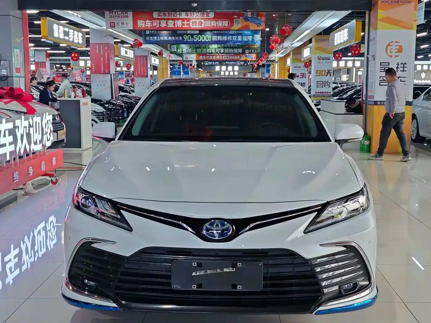 Camry 2021 Hybrid 2.5HG Luxury Edition — миниатюра 2