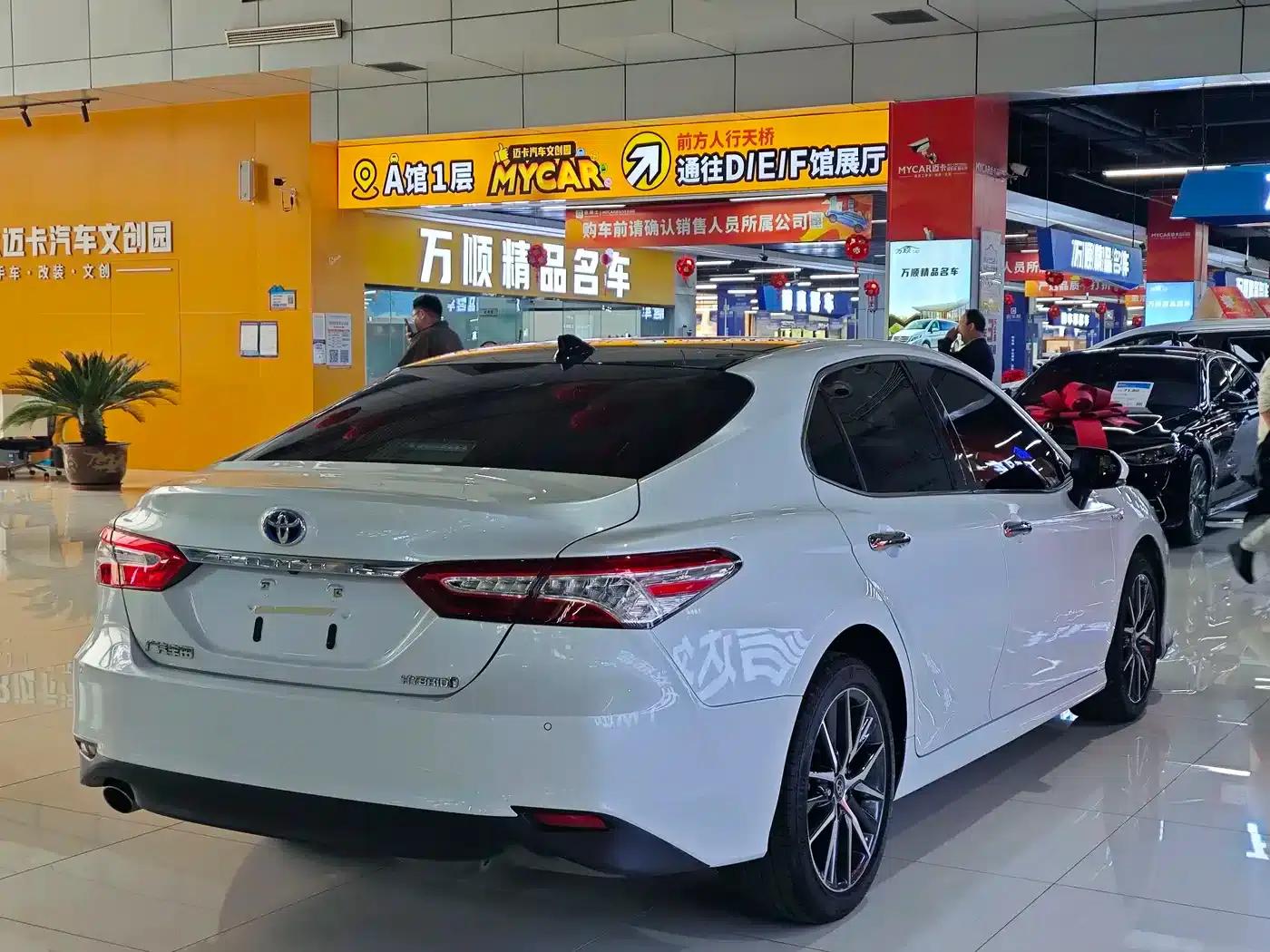Camry 2021 Hybrid 2.5HG Luxury Edition — миниатюра 16