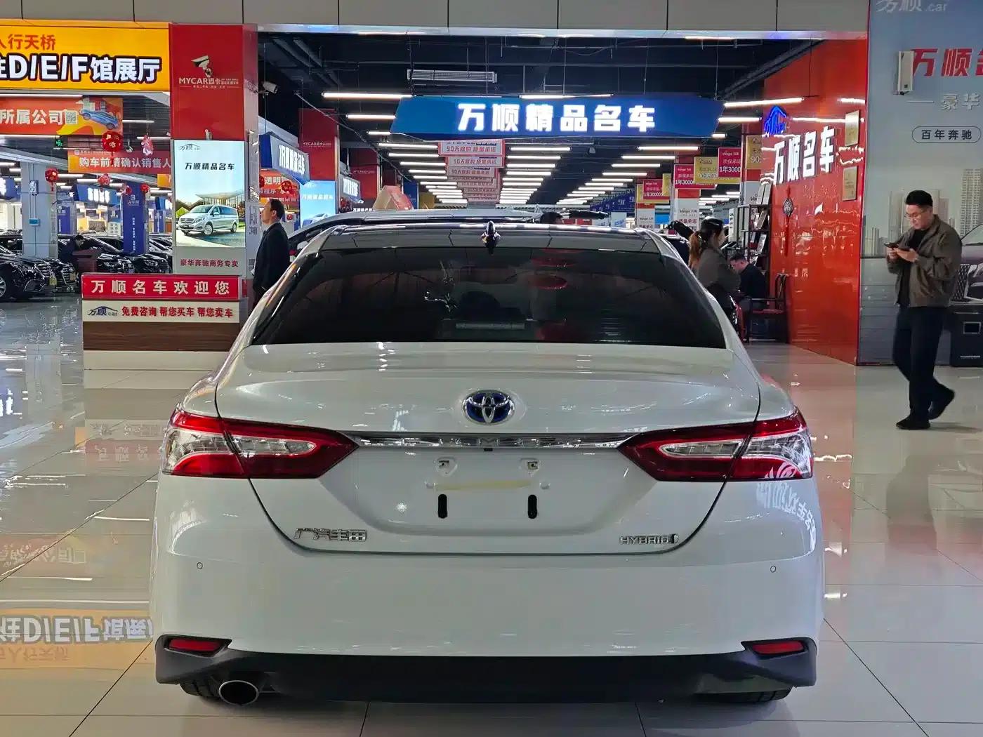 Camry 2021 Hybrid 2.5HG Luxury Edition — миниатюра 17