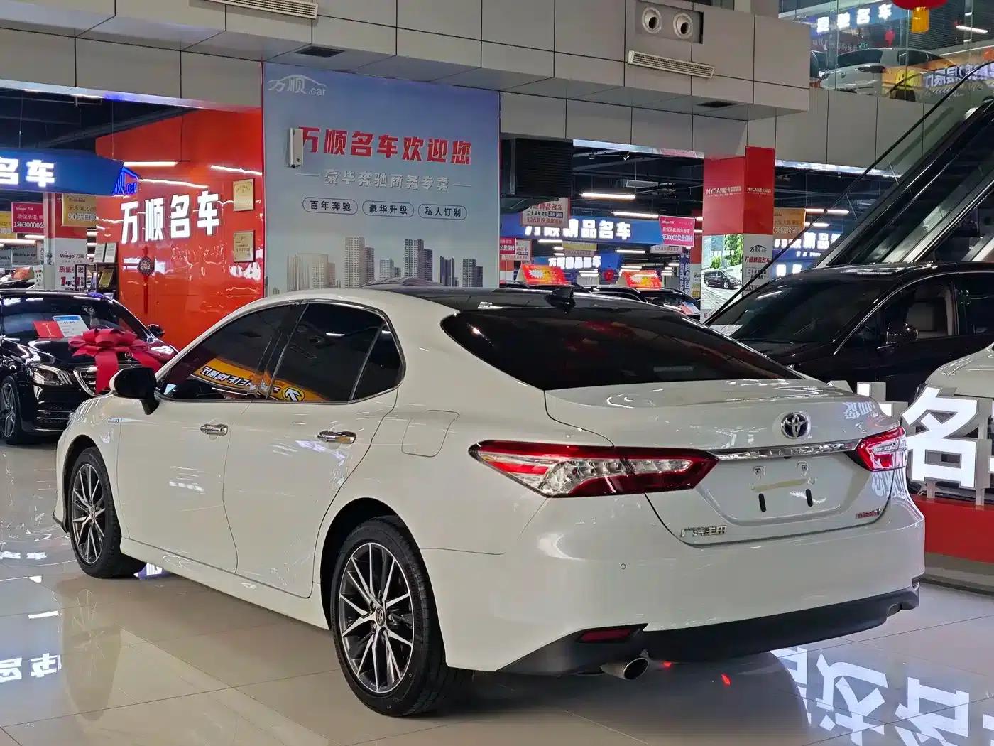 Camry 2021 Hybrid 2.5HG Luxury Edition — миниатюра 18
