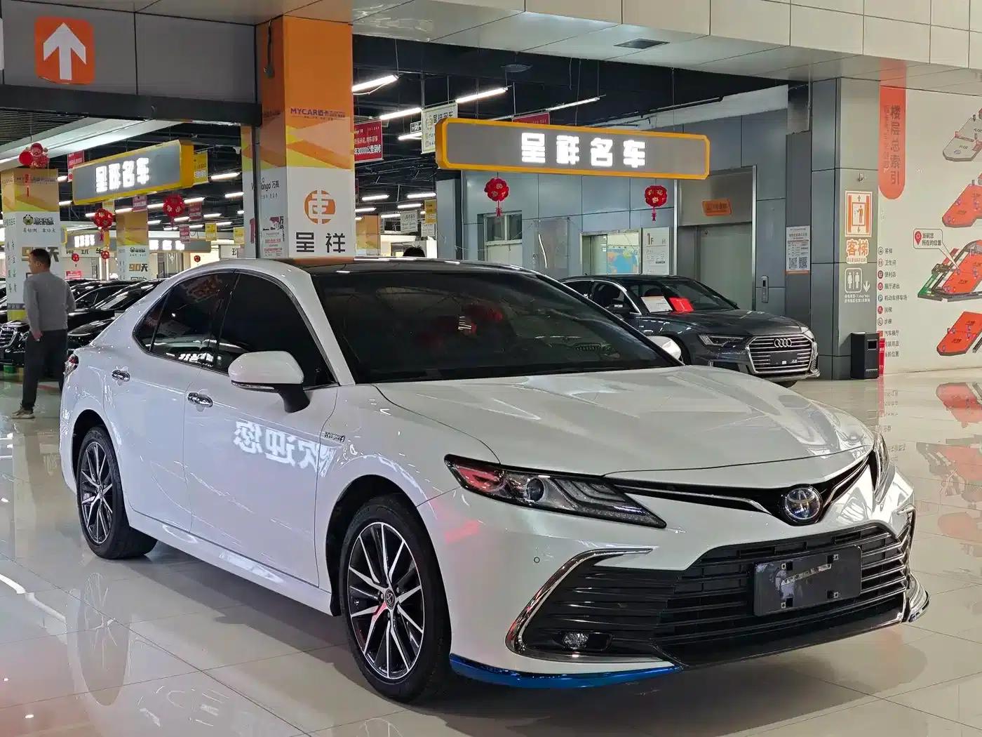 Camry 2021 Hybrid 2.5HG Luxury Edition — миниатюра 3