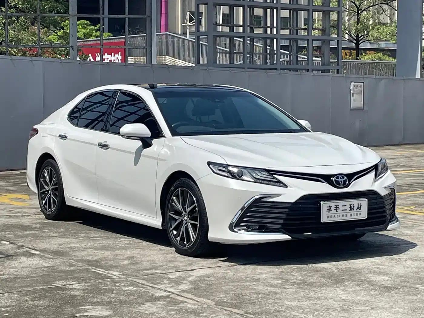 2023 Camry 2.5G Luxury Edition — миниатюра 3