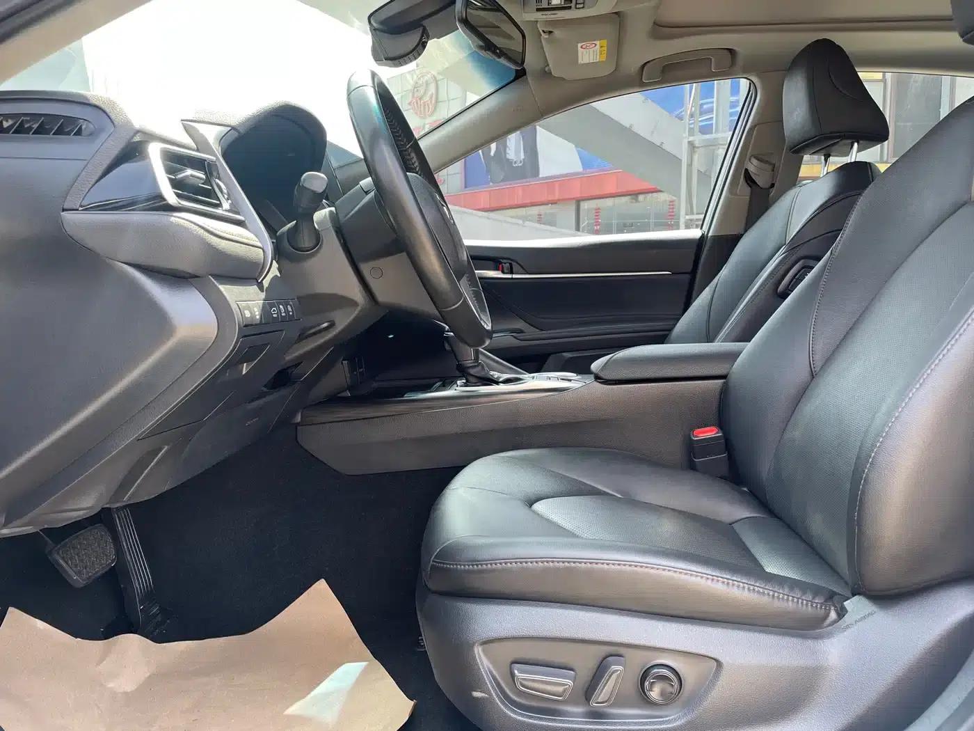 2023 Camry 2.5G Luxury Edition — миниатюра 4