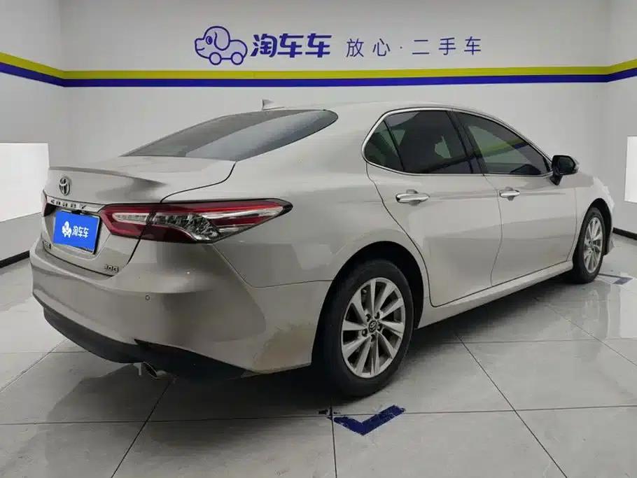 2021 Camry 2.0G Luxury Edition — миниатюра 3